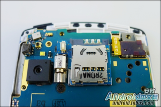 Illustration for article titled The PlayStation Phone, Torn Apart